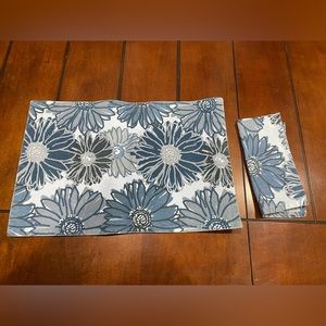 Placemat and napkin set for 8